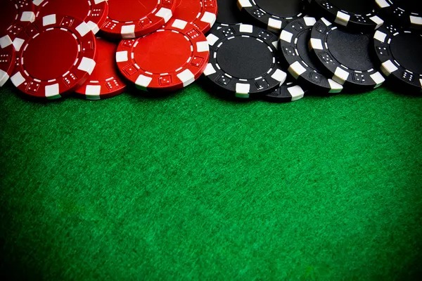 Live Dragon Tiger table interface showing dealer, card positions, and betting area